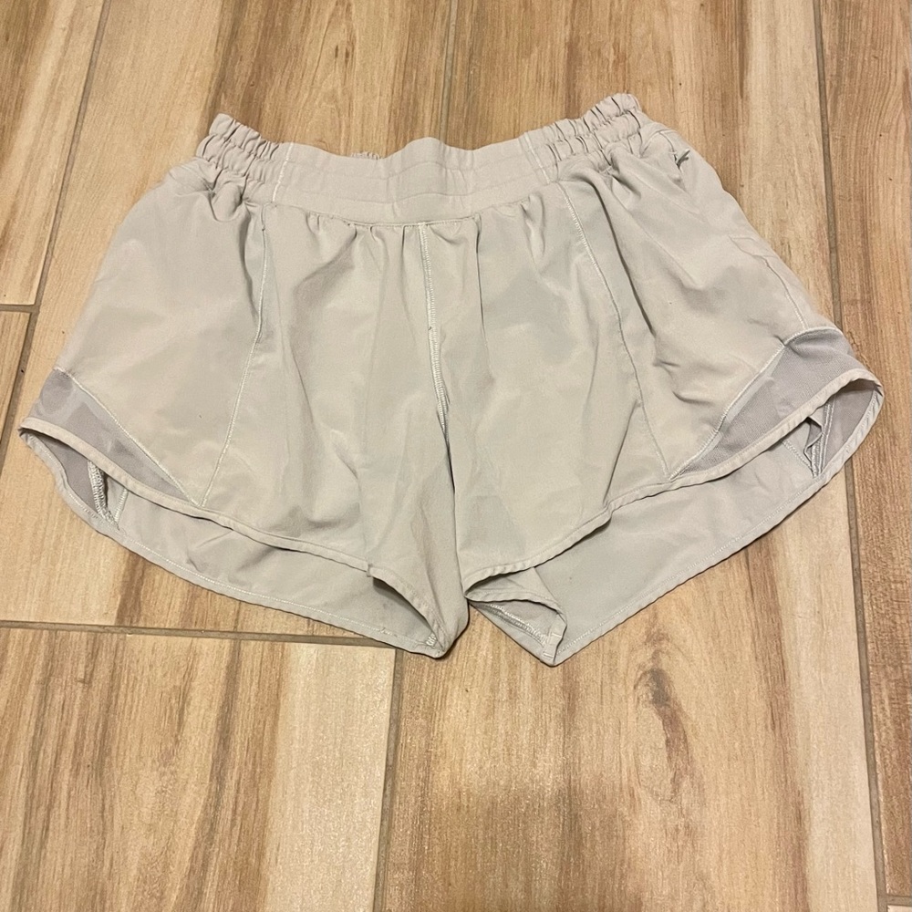 Preowned Lululemon Hotty Hot Short size 6